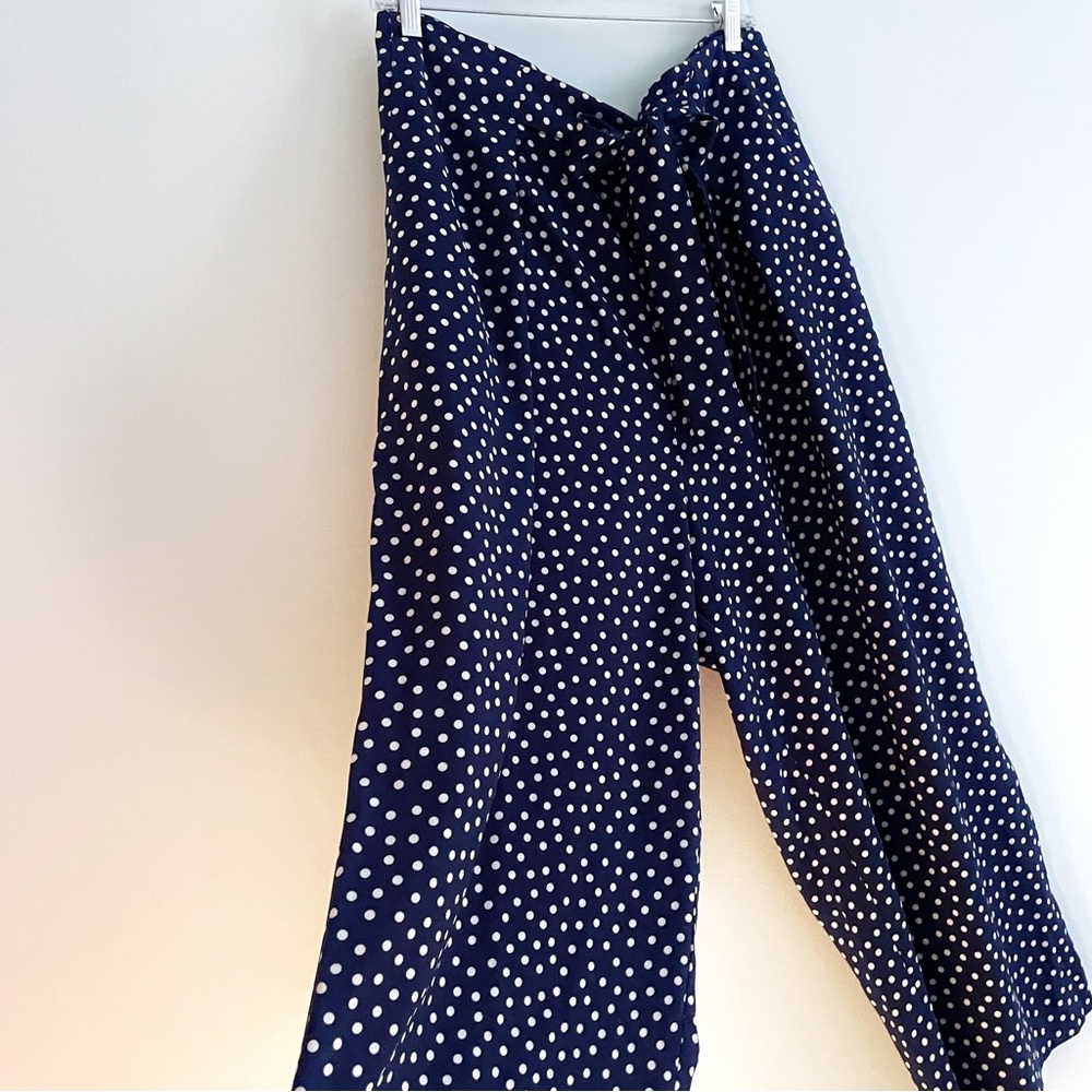 Madison Curvy Tapered Pants with Waist Tie and Pockets in Casual Polka Dot Print